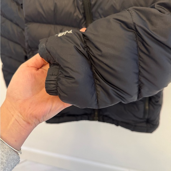 L.L.Bean Kids Ultralight 650 Down Winter Jacket, navy medium 10/12 GUC - Picture 7 of 10